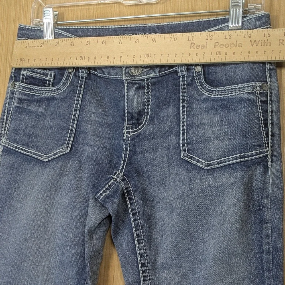 Maurices Jeans Womens 1/2 Blue Denim‎ Low Rise Y2K Cropped Frayed Hem